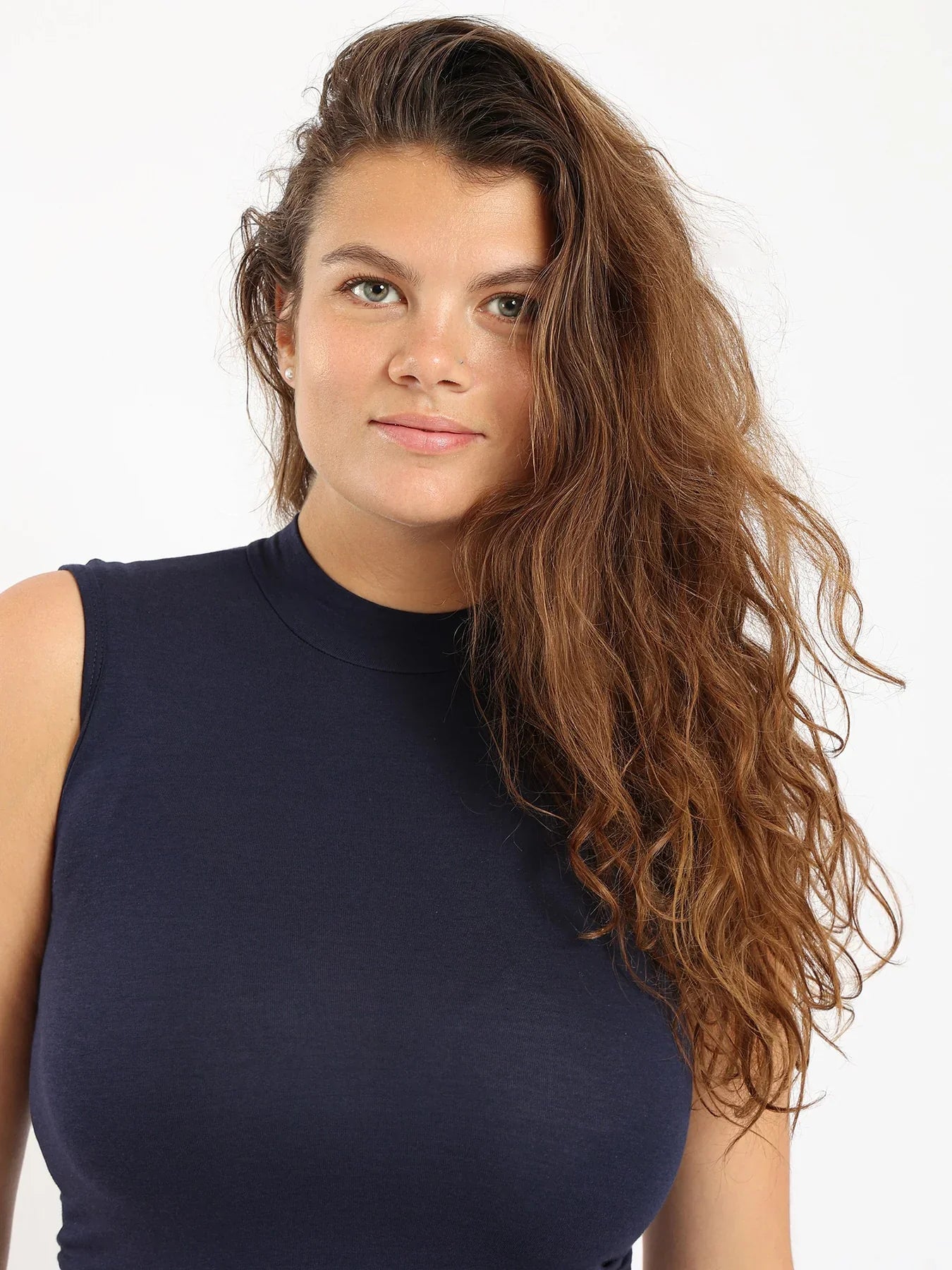 تي شيرت بيزك نسائي بلا أكمام بتصميم رقبة مرتفعة - كحلي